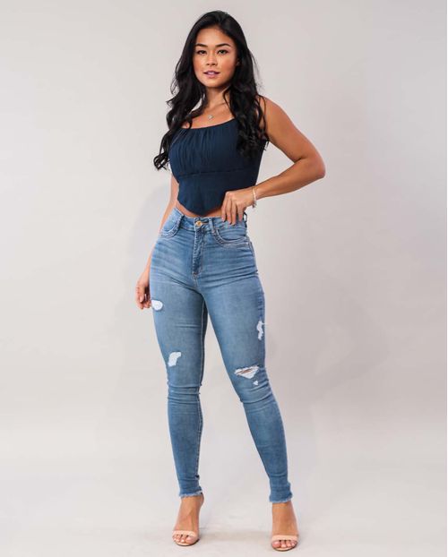 Calça Jeans Feminina Skinny Hot Pants Extreme Power Rasgada com Barra Desfiada   21734 Média