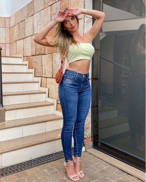 Calça Jeans Feminina Skinny Intermediaria Extreme Power com Barra Diferenciada 21649 Escura