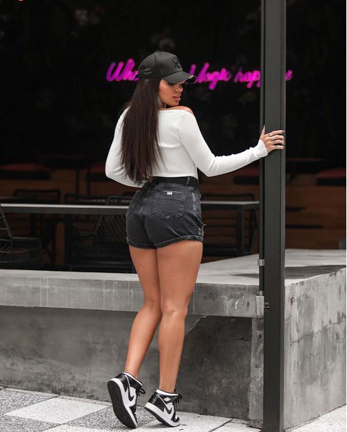 Shorts Jeans Feminino Mom Preto com Cinto Revestido   21373 Unica