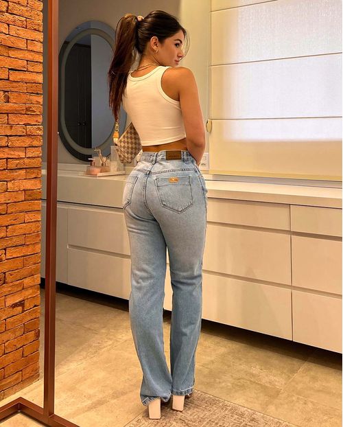 Calça Jeans Feminina Wide Loose com Abertura Na Barra  02927 Clara Rasgada