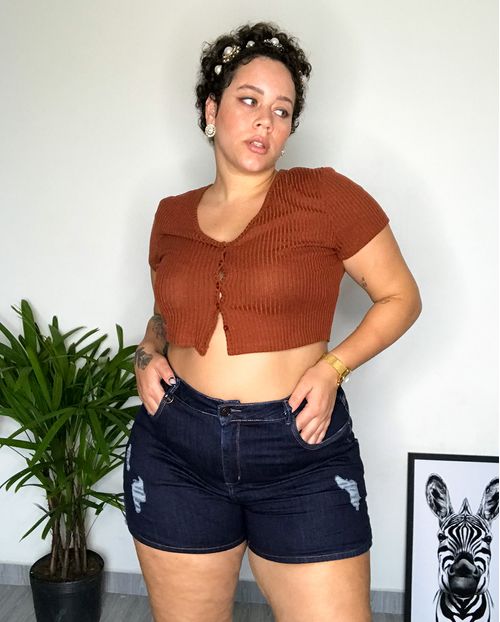 Shorts Jeans Feminino Plus Size com Puídos  21186 Escura