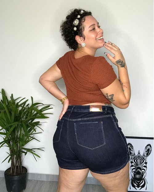 Shorts Jeans Feminino Plus Size com Puídos  21186 Escura
