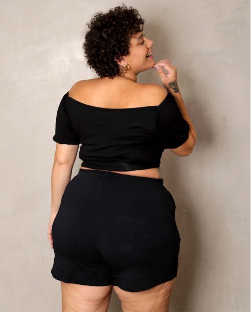 Conjunto Feminino Plus Moletinho Preto Blusa Cropped de Amarração e Shorts  90095p Unica