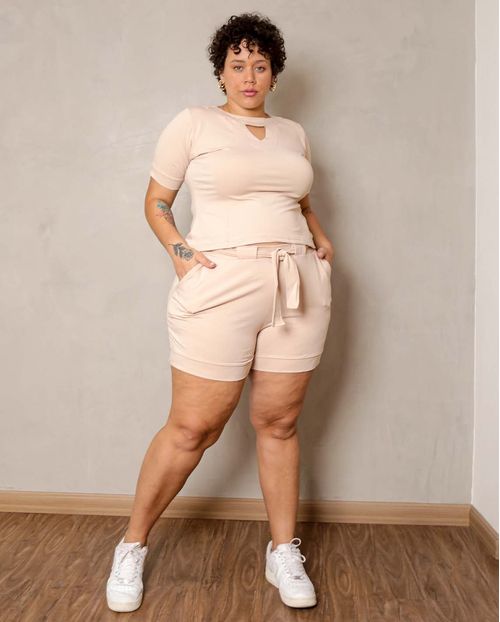 Conjunto Feminino Plus Moletinho Bege Blusa Decote em V e Shorts  90093b Unica