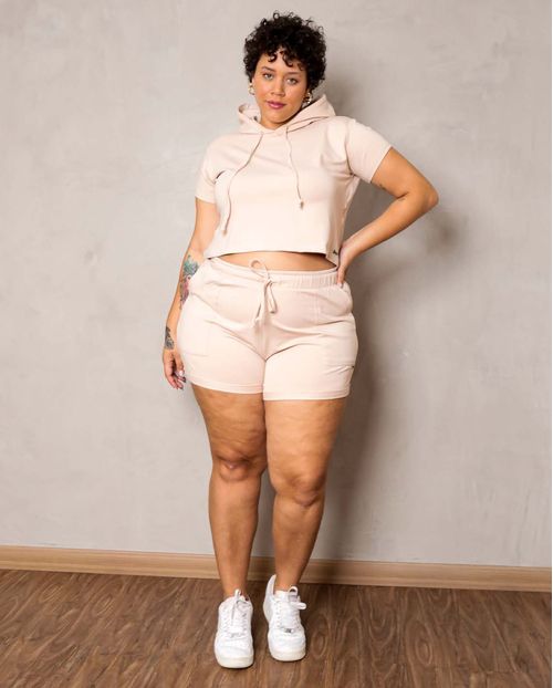 Conjunto Feminino Plus Moletinho Bege Blusa Cropped com Capuz e Shorts  90091b Unica