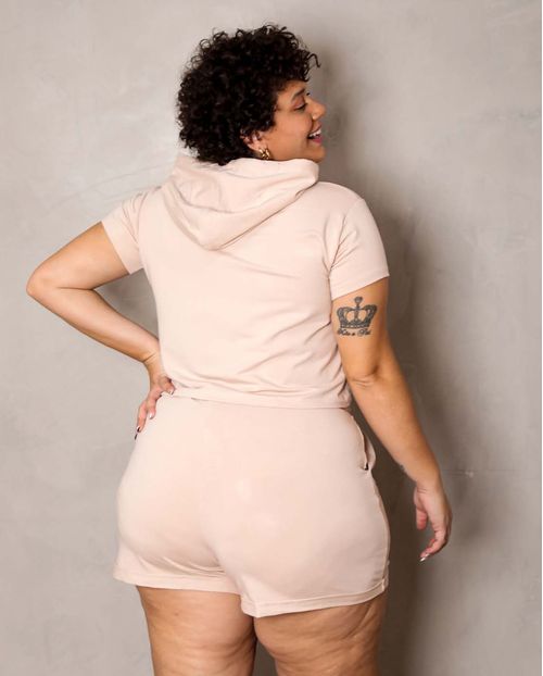 Conjunto Feminino Plus Moletinho Bege Blusa Cropped com Capuz e Shorts  90091b Unica