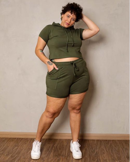 Conjunto Feminino Plus Moletinho Verde Blusa Cropped com Capuz e Shorts  90091v Unica