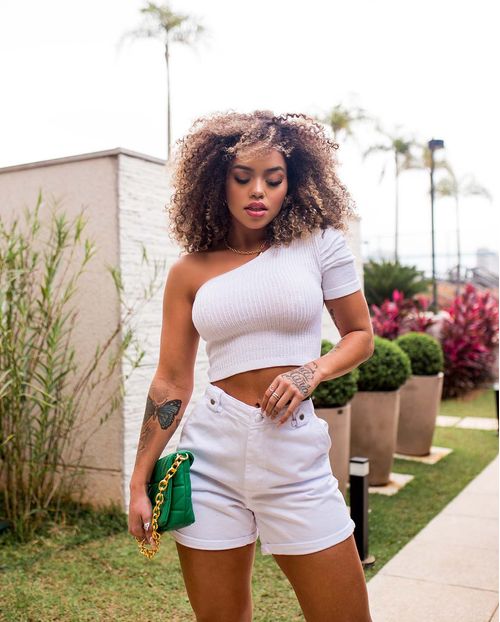 Shorts Feminino Mom Branco com Detalhe No Passante   21532 Branca