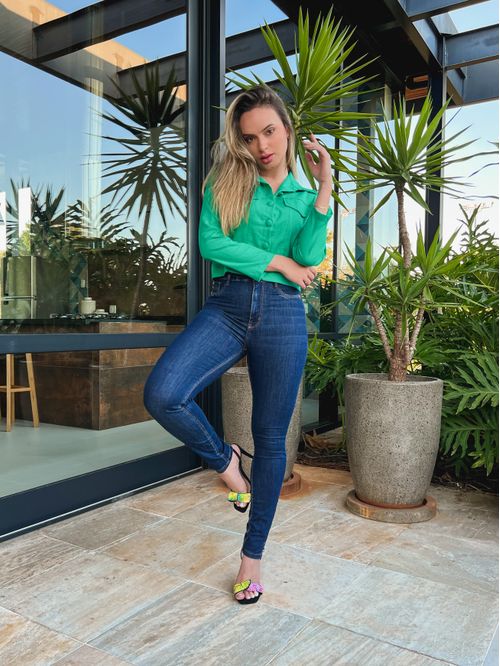 Calça Jeans Feminina  Hot Pants com Abertura Lateral Na Barra 21799 Escura