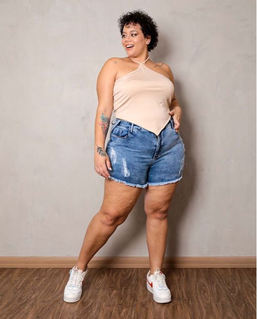 Shorts Feminino Mom Plus Médio com Barra Desfiada   21395 Média Rasgada