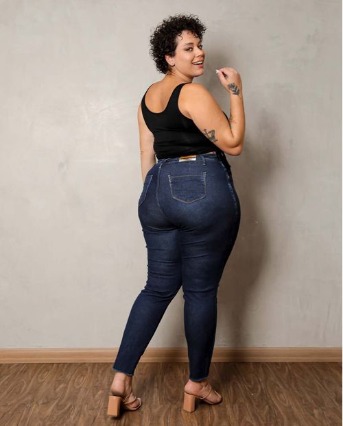 Calça Jeans Feminina Plus Escura com Cinto de Ilhós  20619 Escura