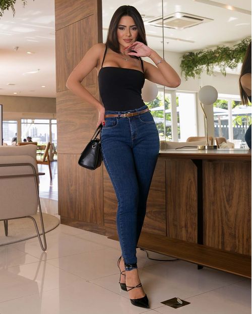 Calça Jeans Feminina Intermediaria com Cinto Fino de Couro Sintético    22100 Escura