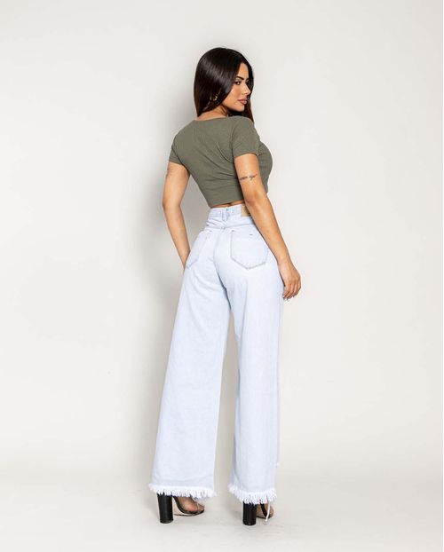 Calça Jeans Feminina Cropped Flare com Rasgos e Barra Desfiada 21720 Ice