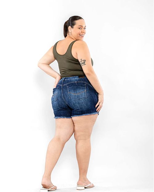 Shorts Jeans Feminino Plus Size Barra Desfiada 22520 Escura