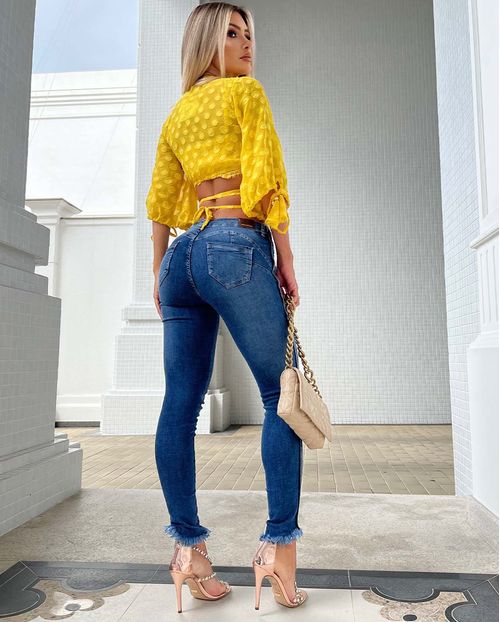 Calça Jeans Feminina Intermediaria com Vivo do Proprio em Toda a Lateral da Perna e Na Barra  22225 Escura