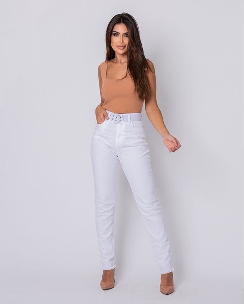 Calça Feminina Mom Branca com Cinto e Barra Desfiada   21478 Branca