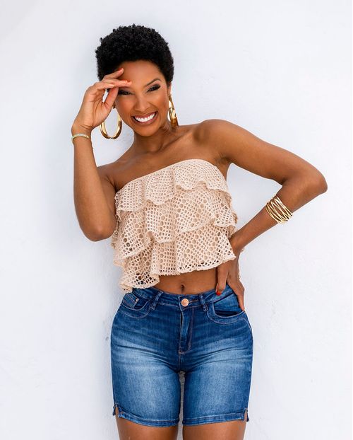 Bermuda Jeans Feminina Meia Coxa com Abertura Lateral Na Barra 23500 Escura
