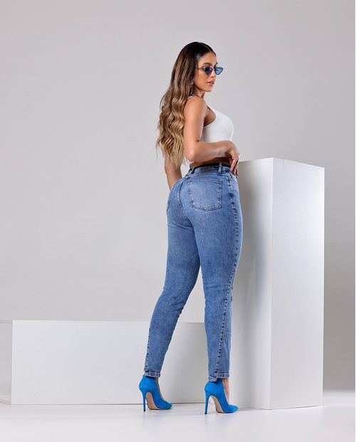 Calça Jeans Mom Feminina Cintura Alta com Cinto 23743 Sky Medio
