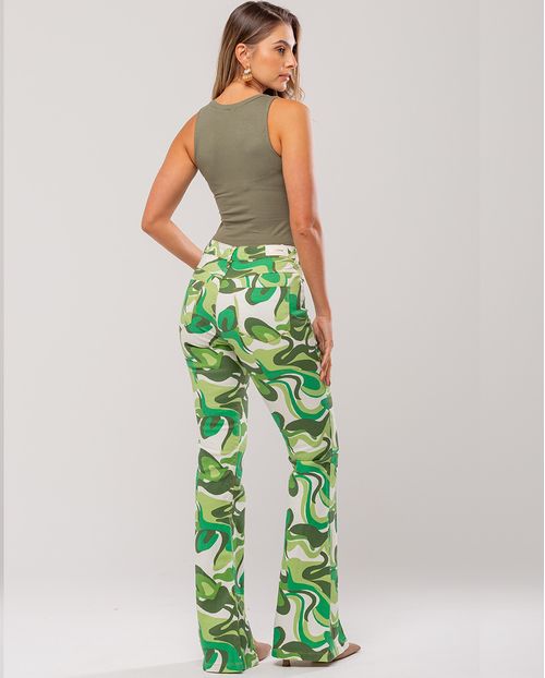 Calça Jeans Feminina Flare com Abertura Frontal Na Barra  22438 Estampado Verde