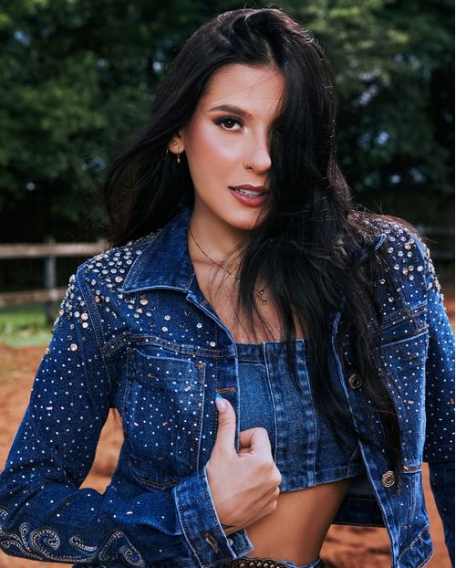 Jaqueta Jeans Cropped Feminina com Bordado e Aplicação Rainha do Rodeio 23704 Escura