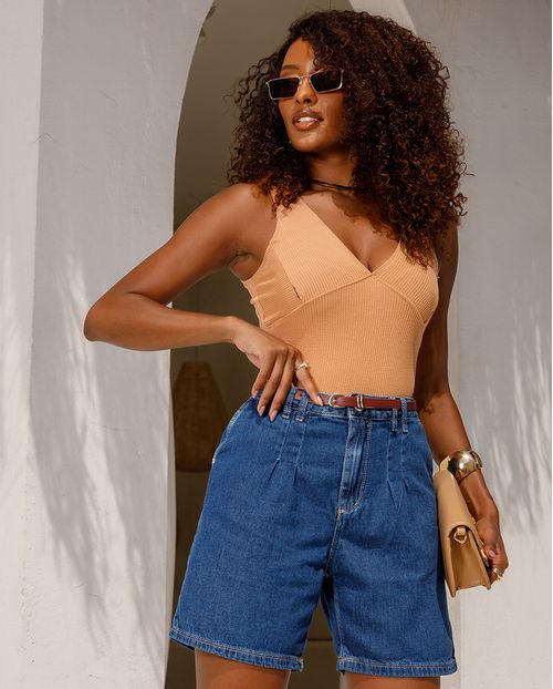 Bermuda Jeans Feminina Meia Coxa Bolso Faca e Prega com Cinto Pu 24204 Escura