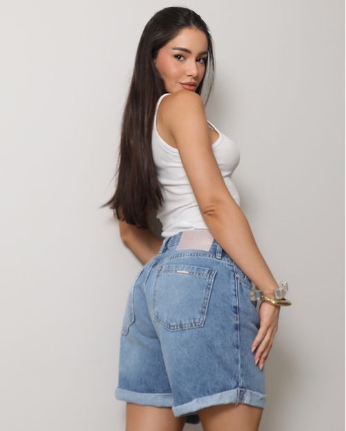 Shorts Jeans Mom Feminino com Barra Virada 25071 Sky Médio