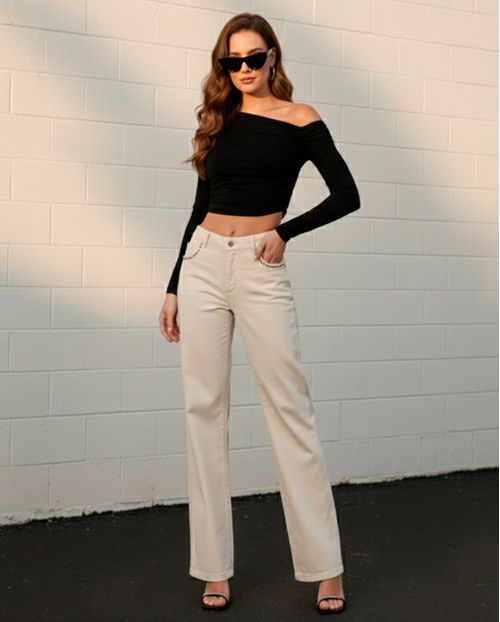 Calça Jeans Feminina Reta Cintura Alta com Aplicação Ana Castela 24320 Off White