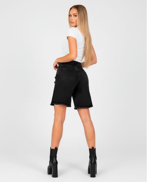 Bermuda Oversized C/rasgo Lateral 2182p Preta Rasgada